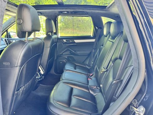 Used 2018 Porsche Cayenne GTS w/ Premium Package Plus image 18