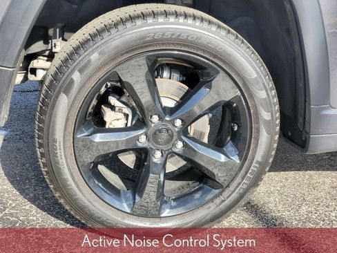 Used 2025 Jeep Grand Cherokee Limited w/ Black Appearance Package image 6