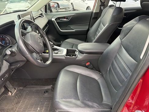 Used 2022 Toyota RAV4 XLE Premium image 5