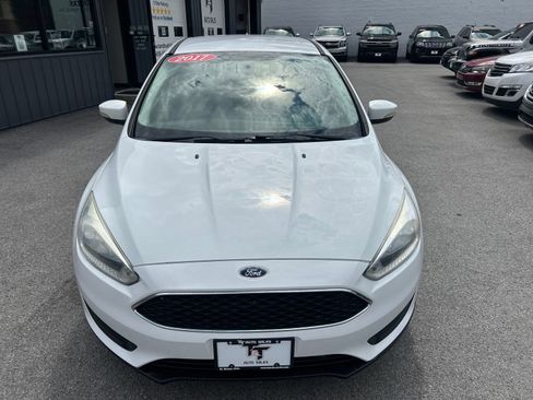 Used 2017 Ford Focus SE FWD image 9