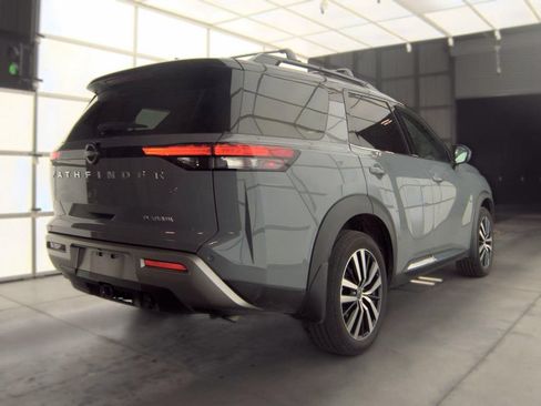 Used 2025 Nissan Pathfinder Platinum FWD image 9