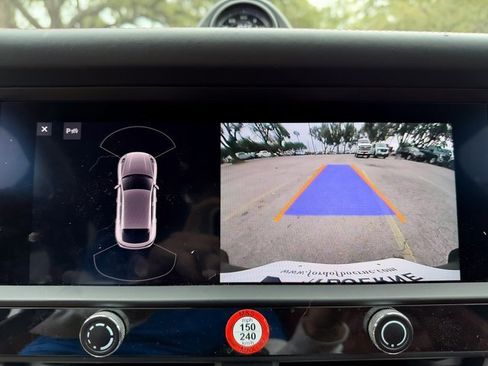 Used 2023 Porsche Macan Turbo image 15