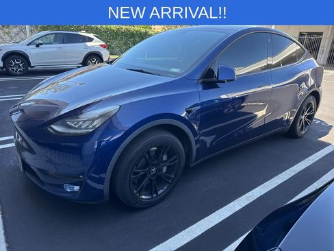 Used 2021 Tesla Model Y Long Range image 1