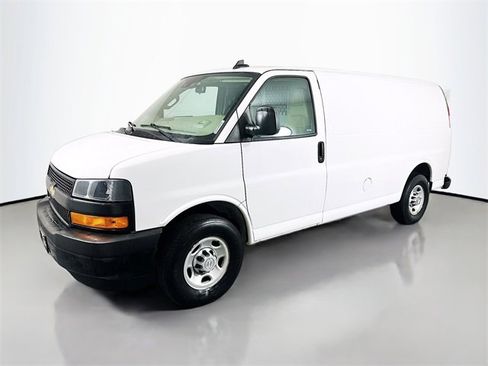 Used 2021 Chevrolet Express 3500 w/ Driver Convenience Package image 3