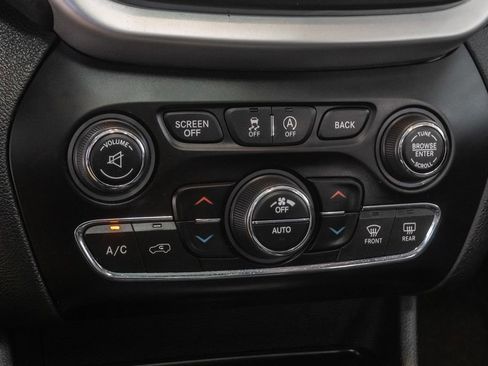 Used 2015 Jeep Cherokee Trailhawk w/ Comfort/Convenience Group AWD/4WD image 21