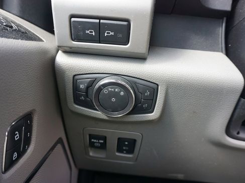 Used 2018 Ford F150 Lariat w/ Equipment Group 502A Luxury image 4