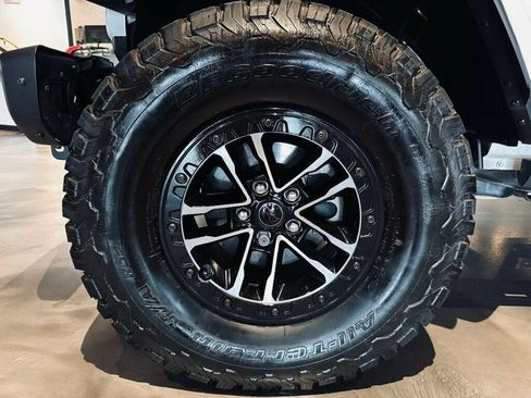 Used 2024 Jeep Wrangler Unlimited Rubicon AWD/4WD image 28