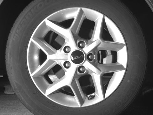 Used 2025 Kia Soul LX w/ LX Technology Package FWD image 13