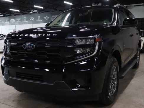 Used 2025 Ford Expedition Active image 1