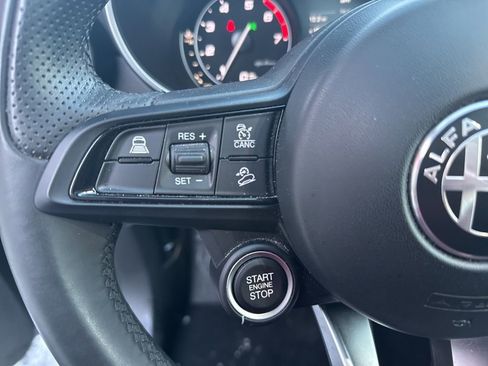 Used 2023 Alfa Romeo Stelvio Ti image 32