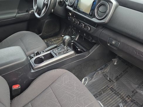 Used 2017 Toyota Tacoma TRD Off-Road w/ Tow Package (A/T) AWD/4WD image 12