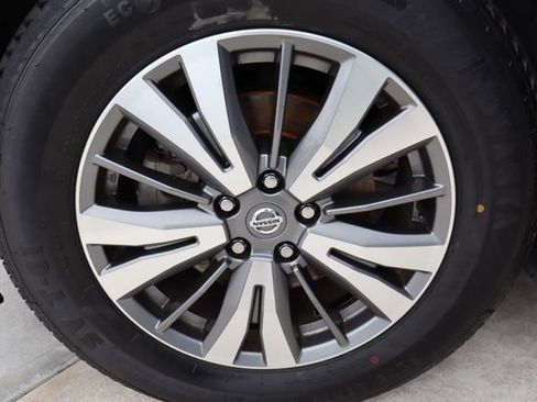 Used 2020 Nissan Pathfinder S FWD image 41