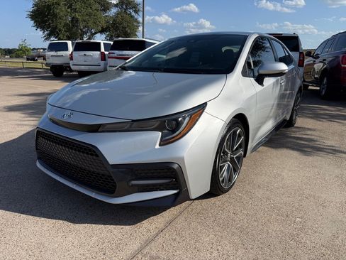 Used 2021 Toyota Corolla SE FWD image 3