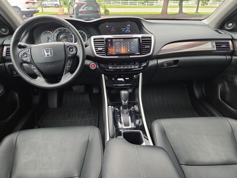 Used 2017 Honda Accord Touring image 23
