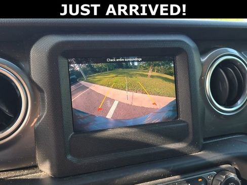 Used 2021 Jeep Wrangler Unlimited Sahara AWD/4WD image 18