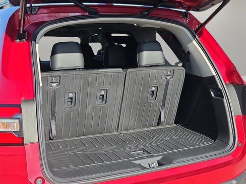 Used 2025 Honda Pilot Touring image 9