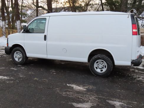 Used 2015 Chevrolet Express 2500 RWD 2500 135 image 2