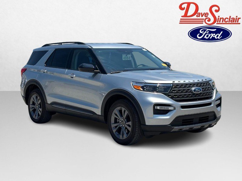 Used 2024 Ford Explorer XLT w/ Equipment Group 202A AWD/4WD image 4