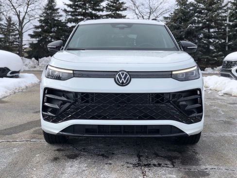 New 2026 Volkswagen Tiguan SE R-Line image 2