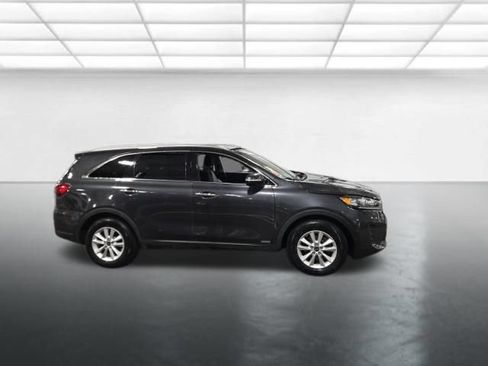 Used 2019 Kia Sorento AWD w/ LX Convenience Package image 3
