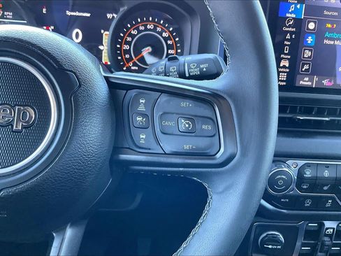 Used 2025 Jeep Wrangler Unlimited Rubicon AWD/4WD image 23