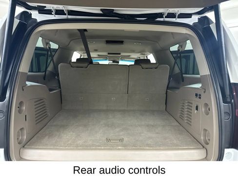 Used 2020 Chevrolet Suburban Premier AWD/4WD image 28