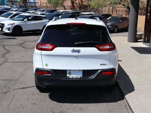 Used 2018 Jeep Cherokee Latitude FWD image 10