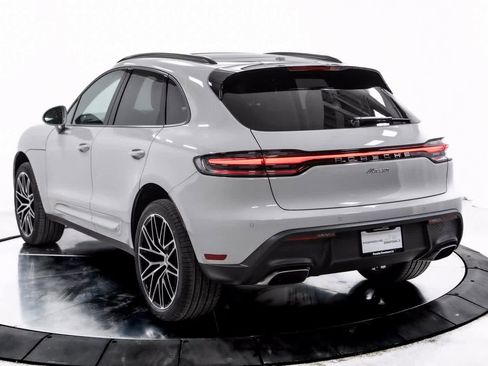 Certified 2025 Porsche Macan image 3