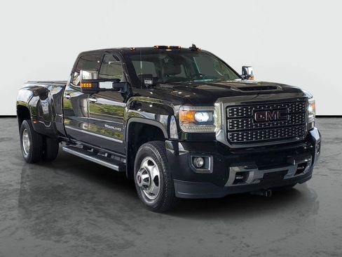 Used 2018 GMC Sierra 3500 Denali w/ Duramax Plus Package AWD/4WD image 31