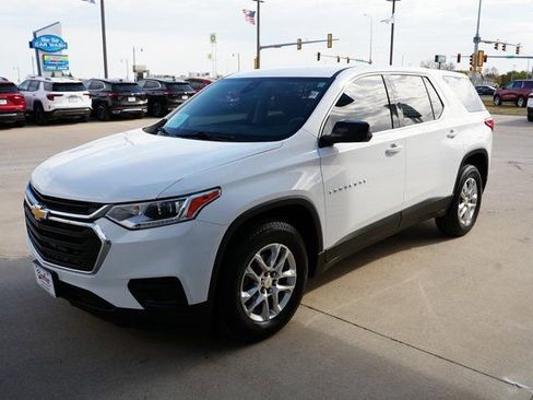 Used 2021 Chevrolet Traverse LS image 30