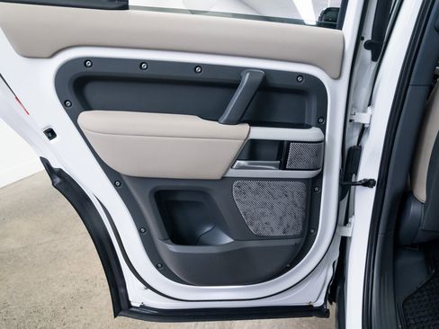 Used 2023 Land Rover Defender 130 S image 20