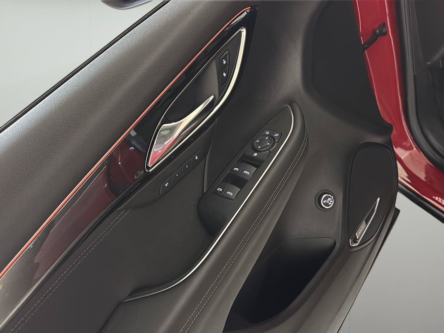 Certified 2025 Buick Envision Preferred AWD/4WD image 12