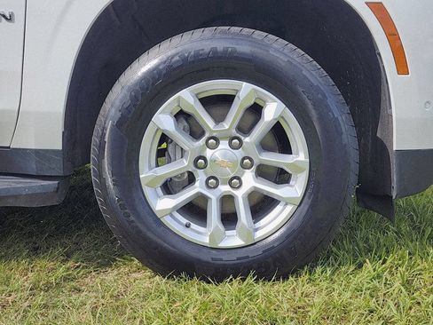 Certified 2025 Chevrolet Suburban LT AWD/4WD image 12
