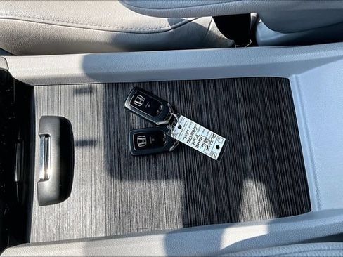 Used 2016 Honda Pilot Touring image 9