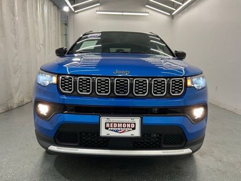 Used 2025 Jeep Compass Limited AWD/4WD image 3