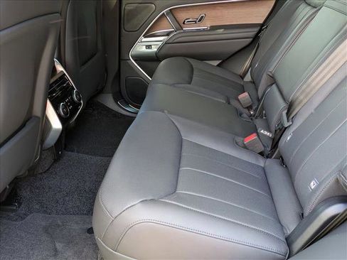 New 2025 Land Rover Range Rover SE image 17
