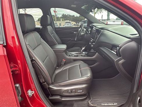 Used 2022 Chevrolet Traverse RS FWD image 17