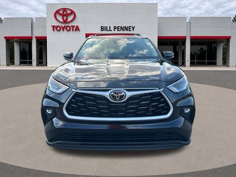Used 2024 Toyota Highlander XLE FWD image 10