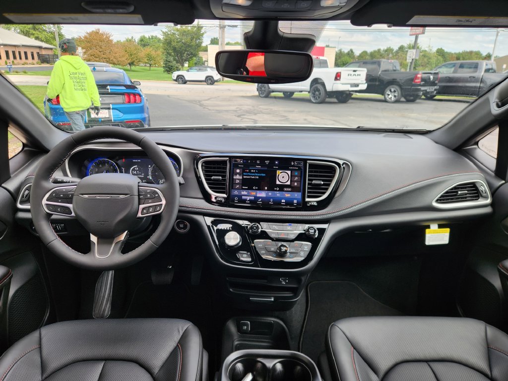 New 2027 Chrysler Pacifica Select FWD image 21