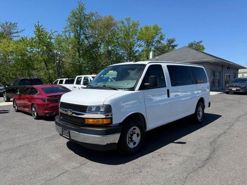 Used 2020 Chevrolet Express 2500 LT w/ LT Preferred Equipment Group RWD image 3