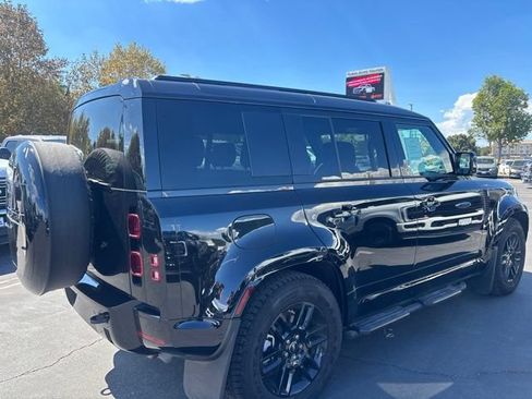 Used 2025 Land Rover Defender 110 X-Dynamic SE AWD/4WD image 4