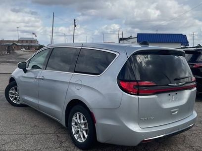 Used 2023 Chrysler Pacifica Touring-L