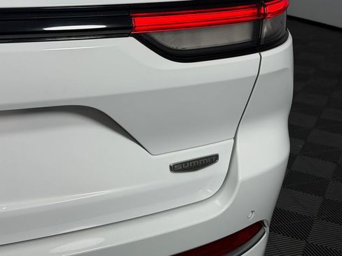 Certified 2022 Jeep Grand Cherokee Summit AWD/4WD image 33