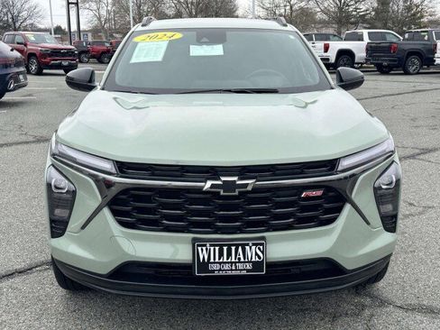 Used 2024 Chevrolet Trax RS w/ Driver Confidence Package image 2