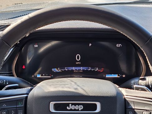 Used 2024 Jeep Grand Cherokee Laredo image 17