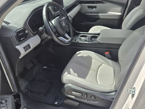 Used 2025 Honda Pilot EX-L image 10