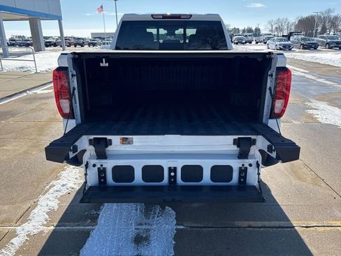 Used 2022 GMC Sierra 1500 Elevation w/ Preferred Package image 18