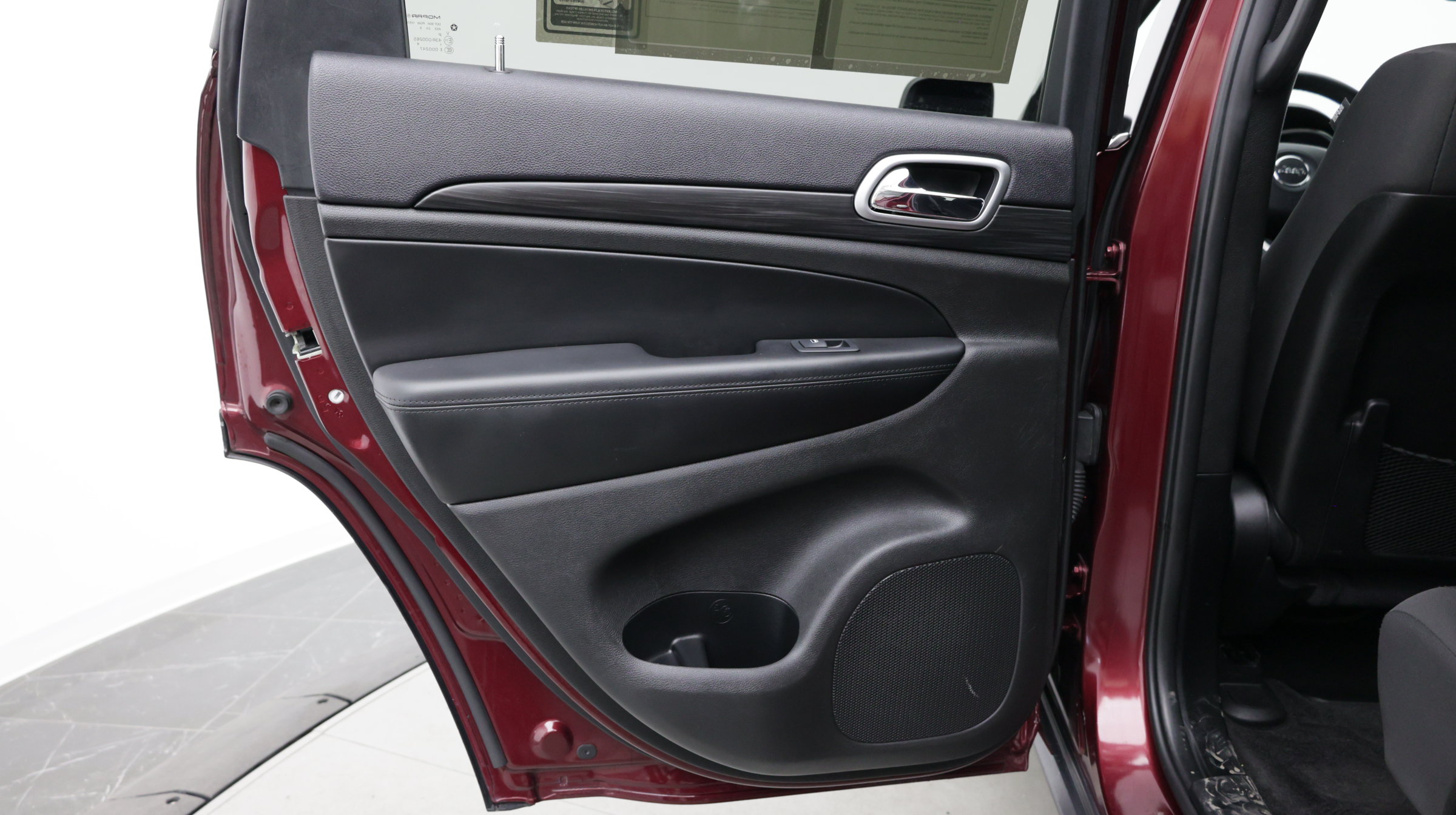 Used 2019 Jeep Grand Cherokee Laredo RWD image 32
