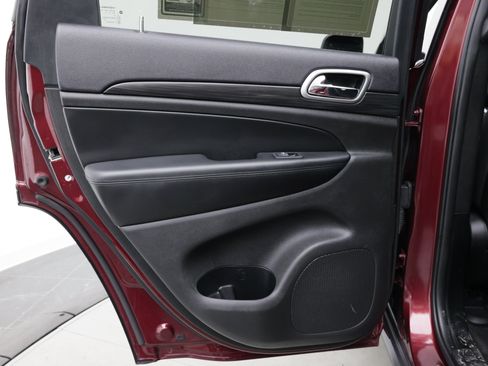 Used 2019 Jeep Grand Cherokee Laredo RWD image 32