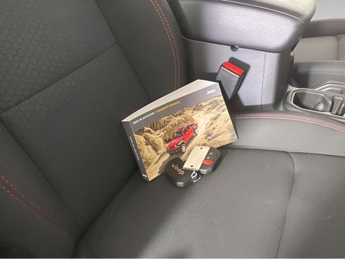 Used 2023 Jeep Gladiator Rubicon w/ Trailer Tow Package image 21